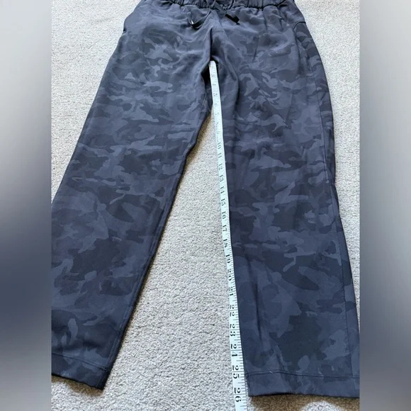 Lululemon on the fly 7/8 Pant | Size 8 - Picture 5 of 5